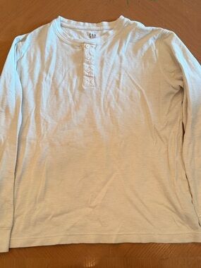 GAP Long-Sleeve Waffle Henley — White
